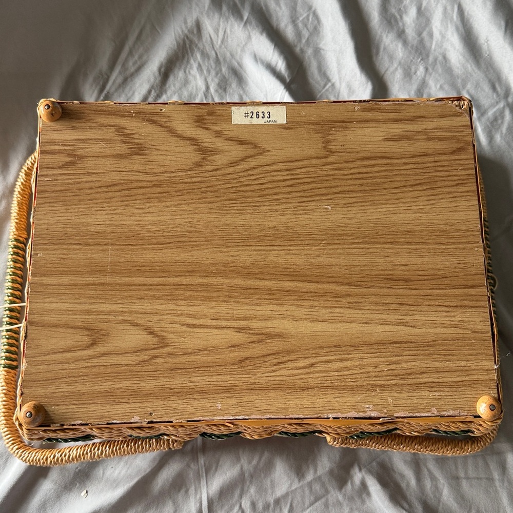 Vintage Woven Sewing Basket Padded With Handle - Picture 4 of 4